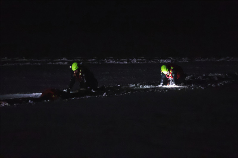 Zwei Eisretter auf dem Weg zum Festland. © Philipp Kähler